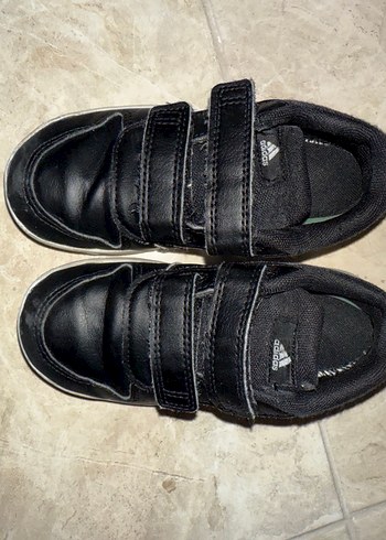 26 Beden Erkek Çocuk Siyah Adidas Spor Ayakkabı