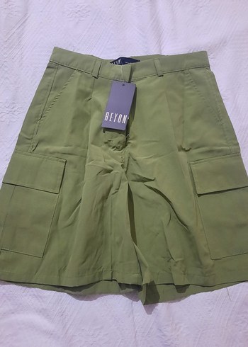 Kadın Yeşil Kemerli Bermuda Şort - Görsel 2
