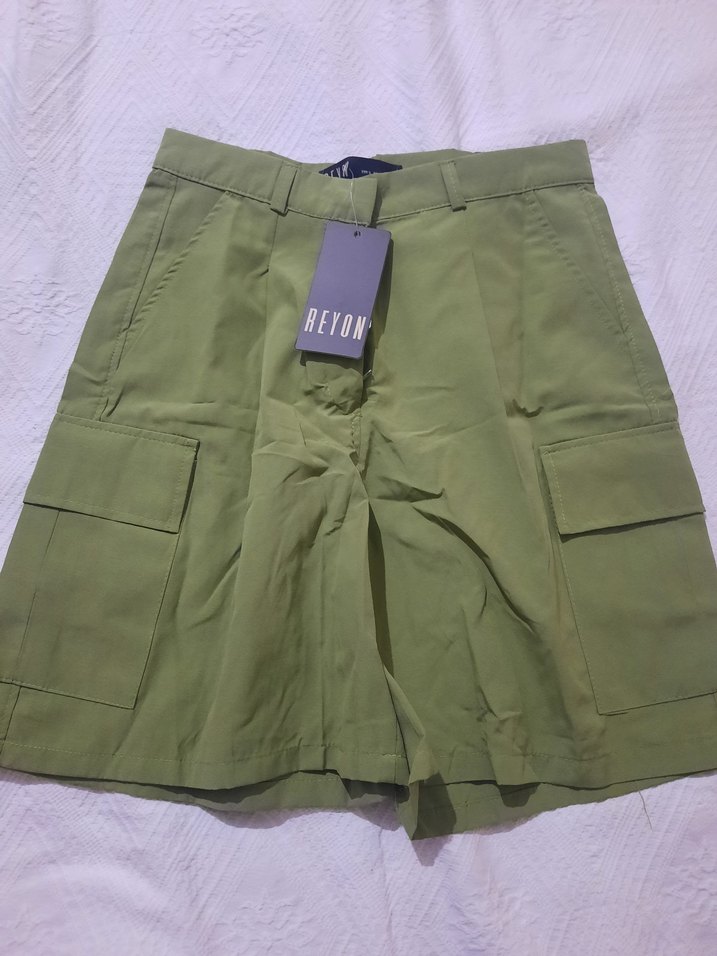 Kadın Yeşil Kemerli Bermuda Şort - Görsel 2