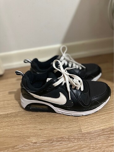 Orjinal mağazadan almıştır Nike air max