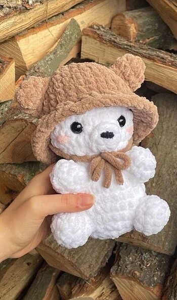 peluş şapkalı ayı