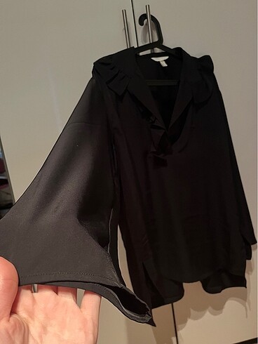 H&M H&m saten yakası fırfırlı bluz