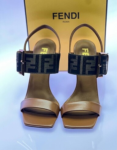 39 Beden FENDI ROMA topuklu