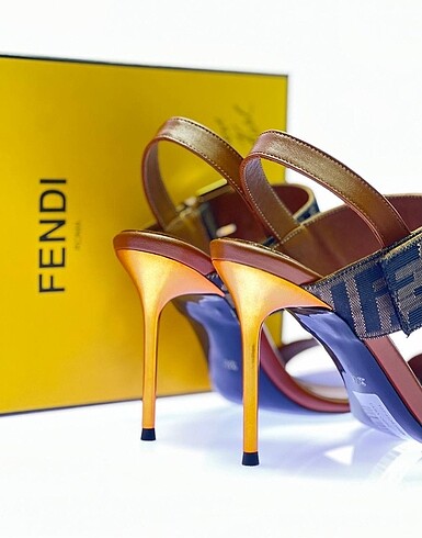 39 Beden kahverengi Renk FENDI ROMA topuklu