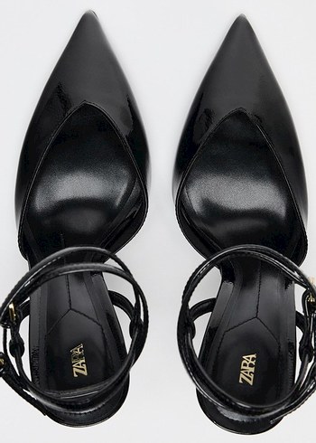 Siyah Tokalı Stiletto Topuklu Kadın Ayakkabı