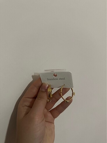 Beden altın Renk Kelebekli Çelik Küpe