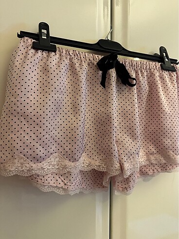 m Beden H & M marka saten şort