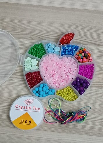 Beden Elmalı boncuk kutusu ve boncuklar
