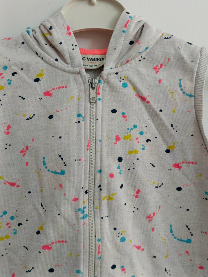 Lcw Wakiki 7 8 yaş Kız Çocuk Kapüşonlu Fermuarlı Gri Yelek - Görsel 3