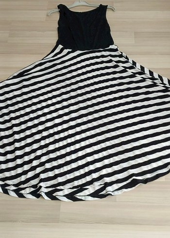 l Beden siyah Renk Giggle L XL bedenSiyah Çizgili Uzun Pilili Kadın Elbise