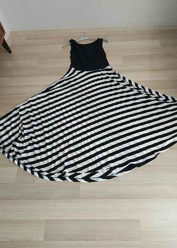 l Beden Giggle L XL bedenSiyah Çizgili Uzun Pilili Kadın Elbise