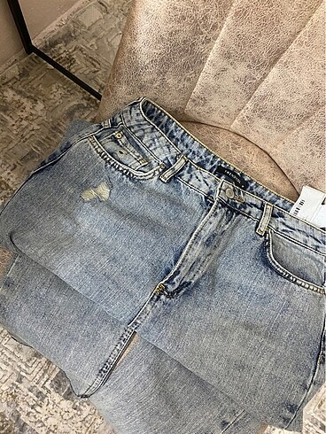 38 Beden mavi Renk Eskitilmiş model yırtık detaylı jean
