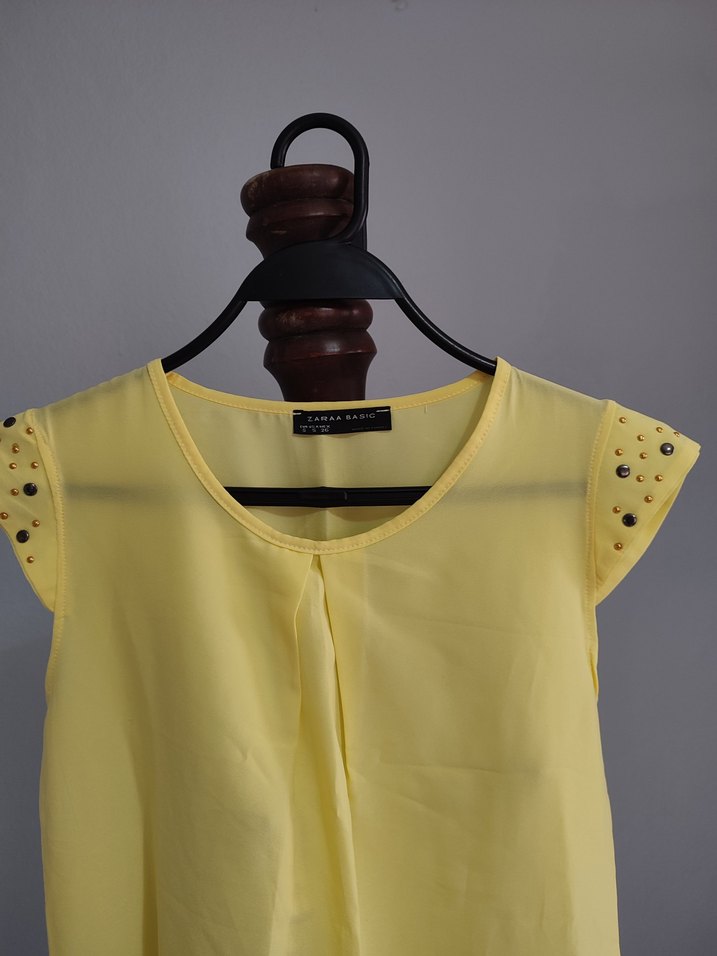 Omuzları zımbalı bluz - Görsel 3