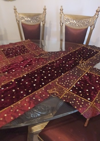 Bordo İşlemeli Parlak Masa Örtüsü - Görsel 3