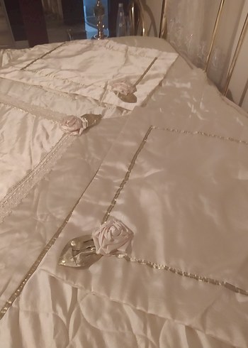 Nakışlı Parlak Beyaz Yatak Örtüsü - Görsel 5