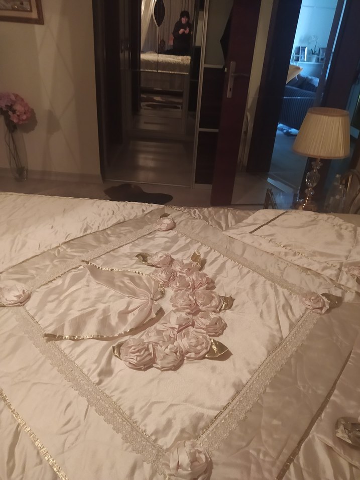 Nakışlı Parlak Beyaz Yatak Örtüsü - Görsel 4