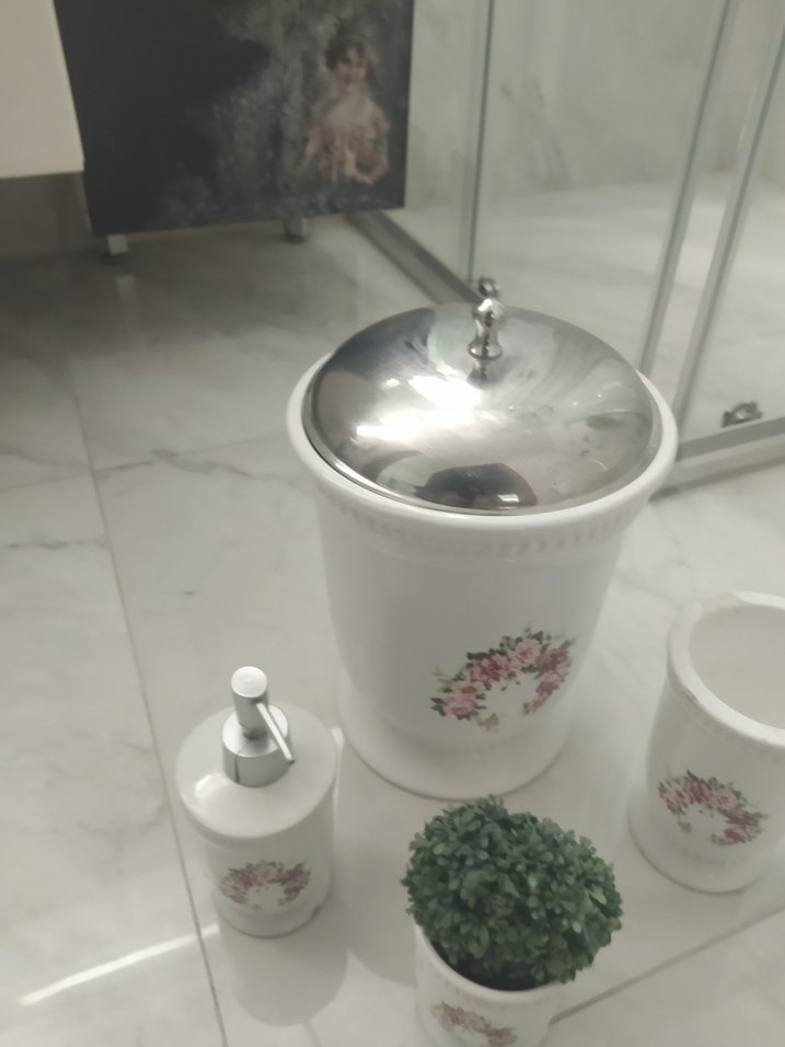 Beyaz Çiçek Desenli Banyo Seti - Görsel 2