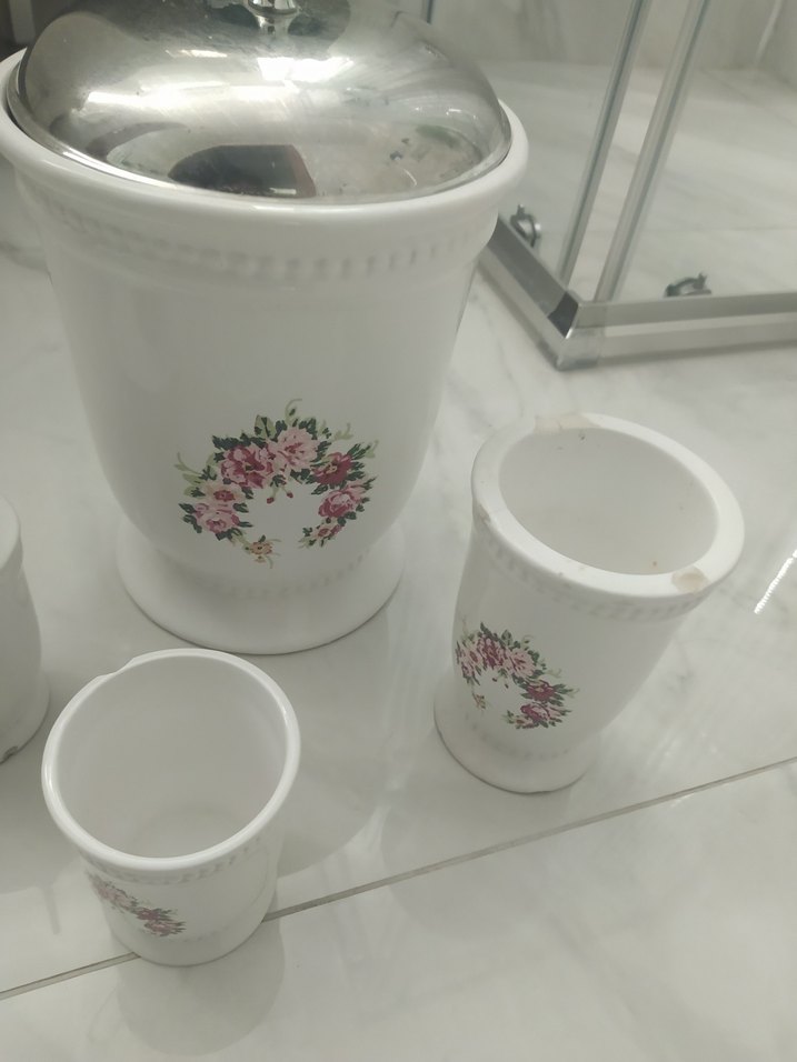 Beyaz Çiçek Desenli Banyo Seti - Görsel 3