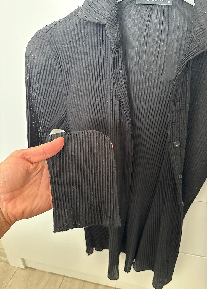 siyah gömlek - Görsel 4