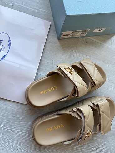39 Beden Prada terlik