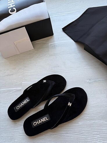 Chanel Chanel parmak arası