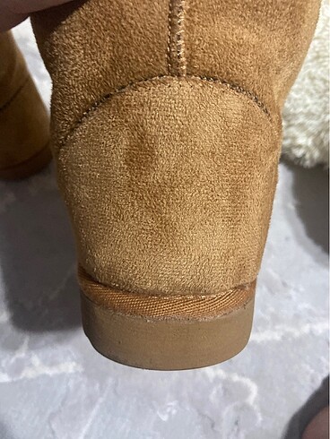 38 Beden Ugg bot