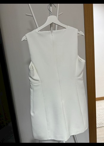 Zara Beyaz Kolsuz Mini Elbise