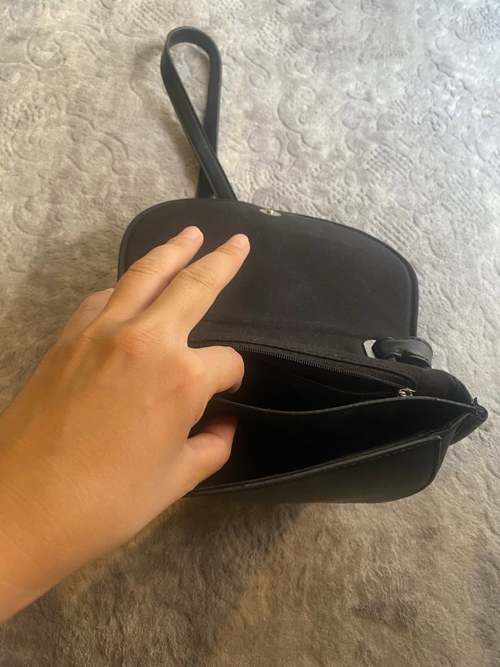 Stradivarius Siyah Süet Tokalı Kadın Çanta - Görsel 4