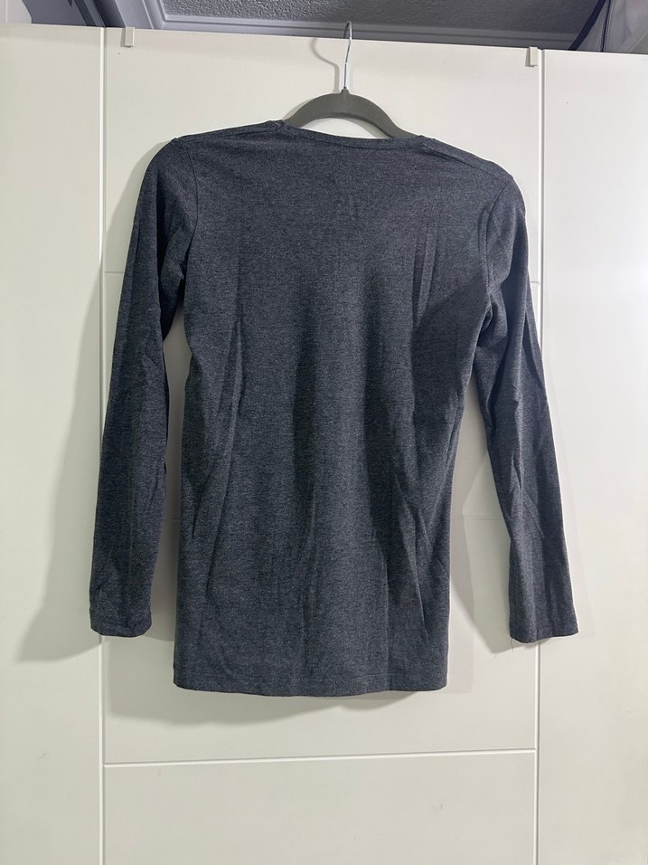 Gri V Yaka Uzun Kollu Tişörtü - Görsel 4