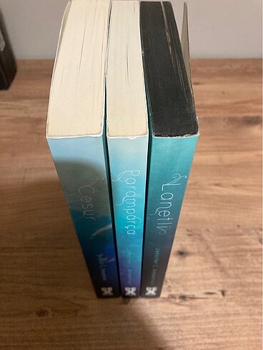 Fantastik kitap 3lü tam seri . Lanetli serisi dex yayınları