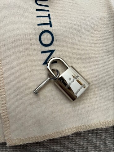 Beden Louis vuitton kilit