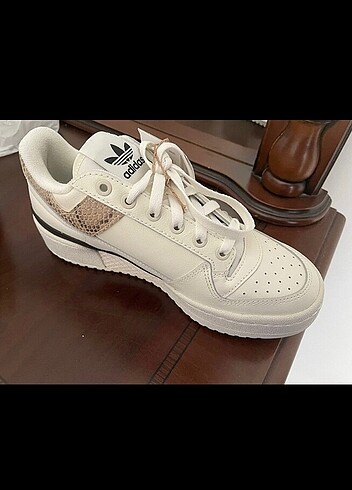 39 Beden beyaz Renk Adidas