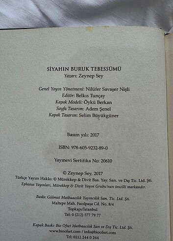  Beden Siyahın Buruk Tebessümü 