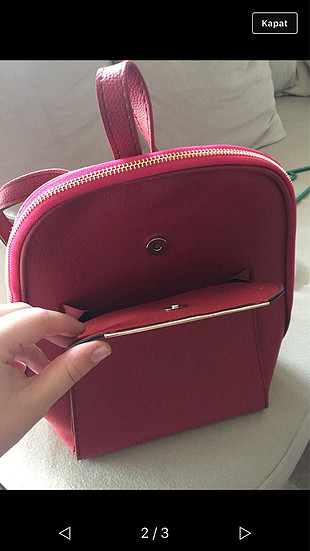 Kırmızı deri sırt çantası