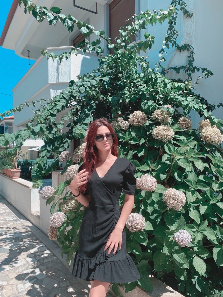 Drapeli Siyah Midi V Yaka Kadın Elbise - Görsel 2