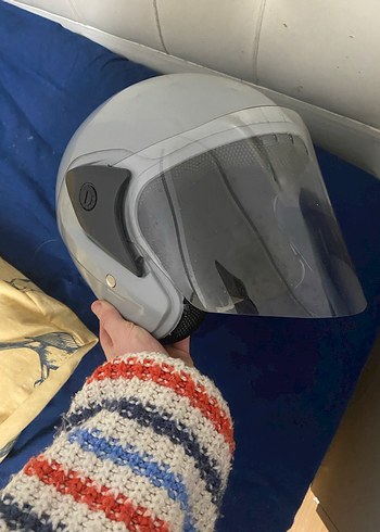 Gri Minimalist Motosiklet Kaskı Velcro - Görsel 4