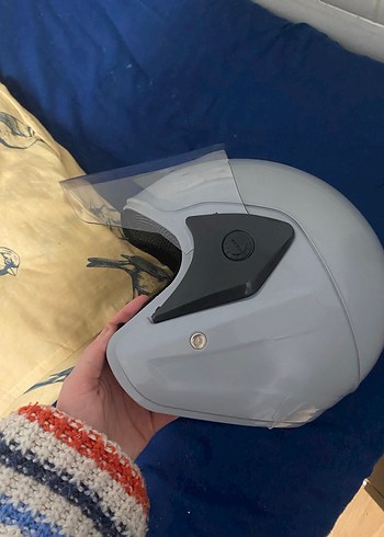 Gri Minimalist Motosiklet Kaskı Velcro - Görsel 3