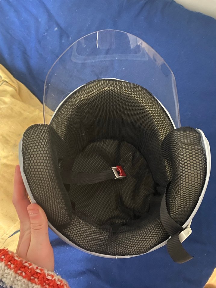 Gri Minimalist Motosiklet Kaskı Velcro - Görsel 2