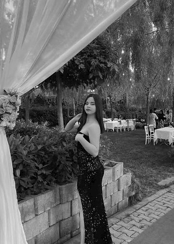 Siyah yırtmaçlı payetli abiye - Görsel 2