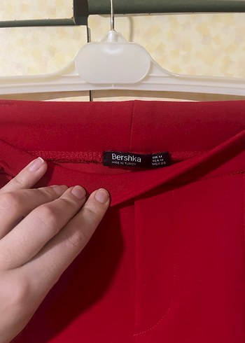 Bershka Parlak Kırmızı Midi Kumaş Kadın Pantolon