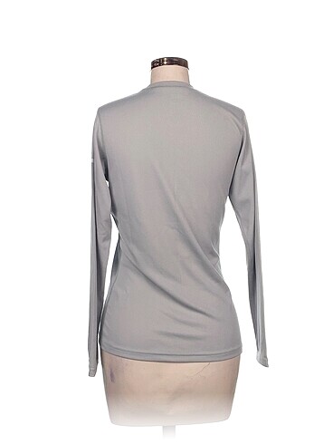 m Beden Helly Hansen T-shirt %70 İndirimli.