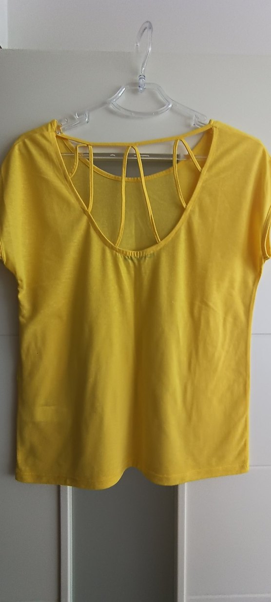 Sarı V Yakalı arkası İnce Askılı Kadın tisort - Görsel 2