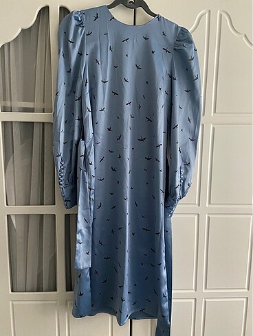 m Beden H&M açık mavi kuş desenli midi elbise