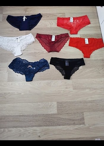 40 Beden Çok sayıda iç çamaşırı(tanesi 155)
