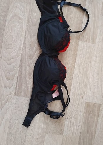 Kırmızı Siyah Gotik Sütyen