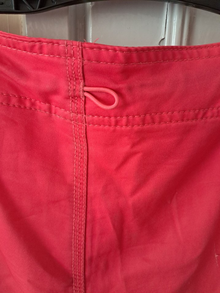 Beyaz Çizgili Pembe Erkek Midi Deniz Şortu - Görsel 5