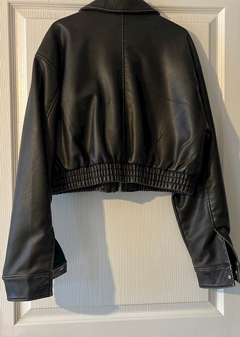 Zara Zara Eskitme Yeşil Deri Fermuarlı Kısa Ceket