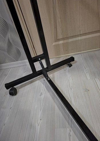 Beden Renk Ayarlanabilir Siyah Metal Kıyafet Askısı