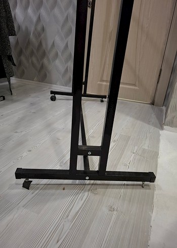 Beden Ayarlanabilir Siyah Metal Kıyafet Askısı