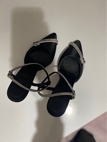 37 Beden Siyah Stiletto Taşlı Saten Ayakkabı